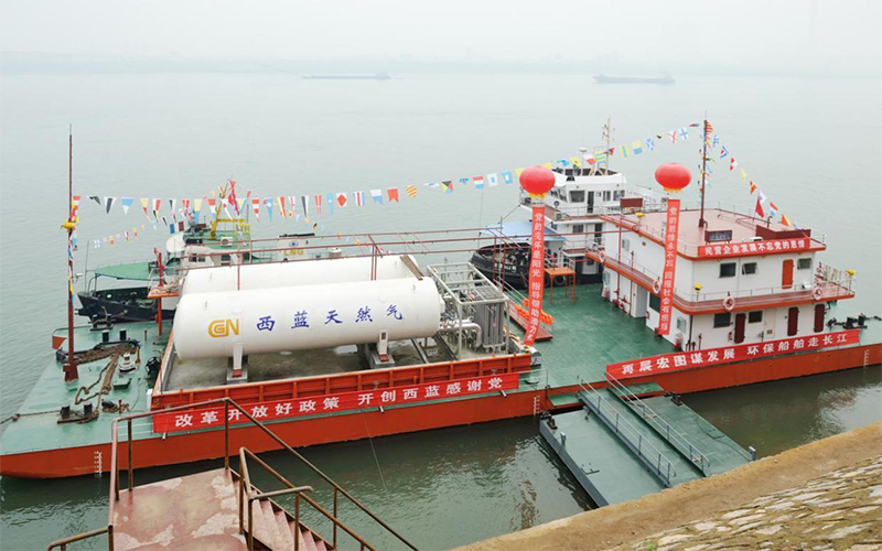 Estación de servicio de GNL sobre agua en Xilan de Hubei